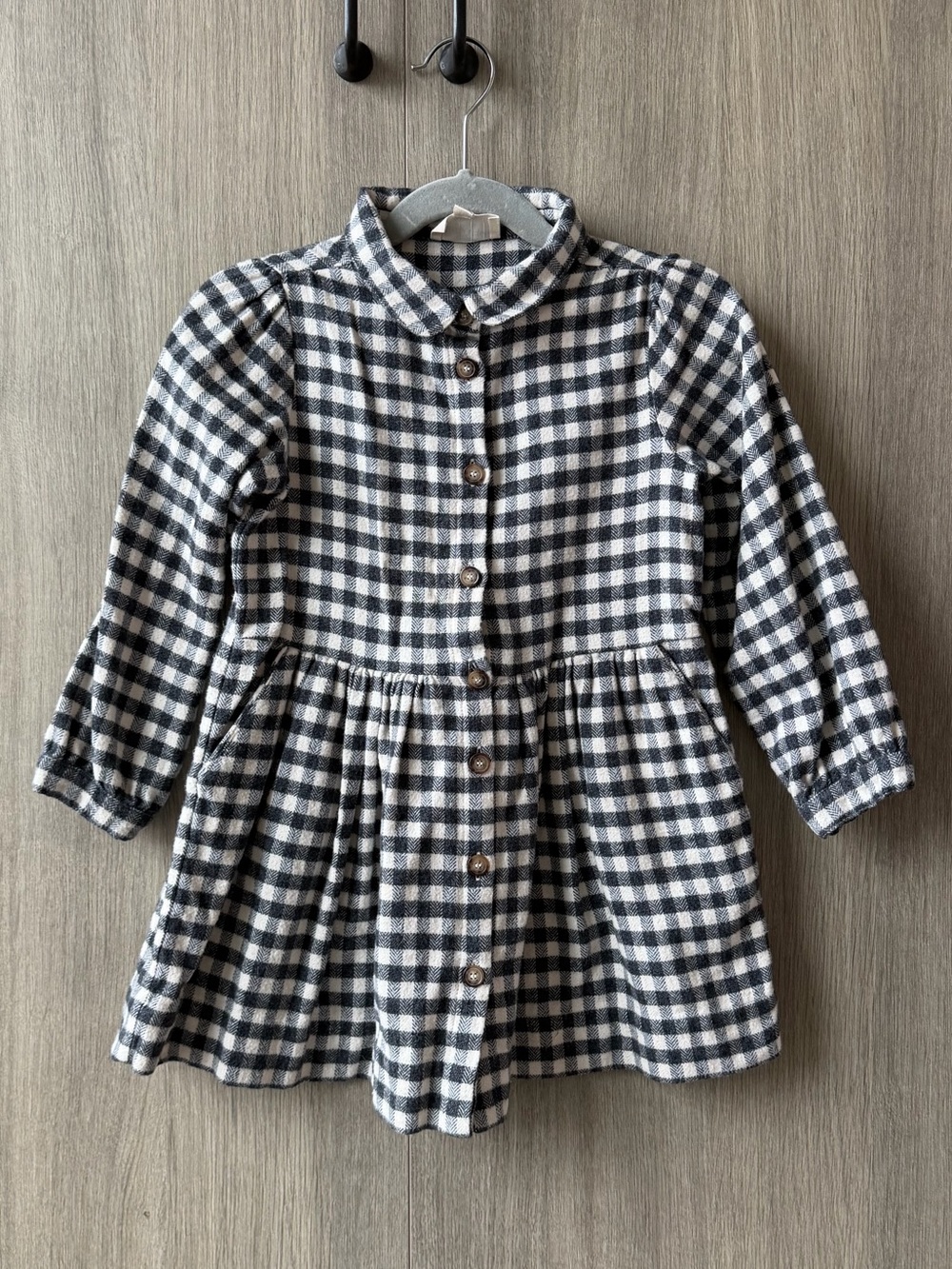 Petite Sezane Fleece Girls Black and White Gingham Button-Front Dress. Size 4
